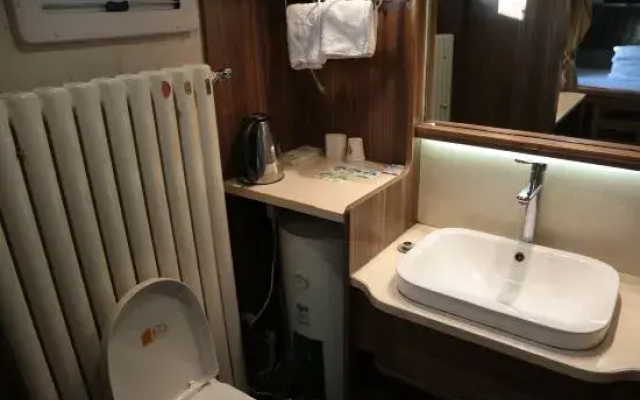Zhongyang RV Hotel