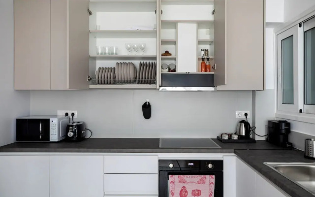 Cozyopolis - Timeless 3-BR in Athens