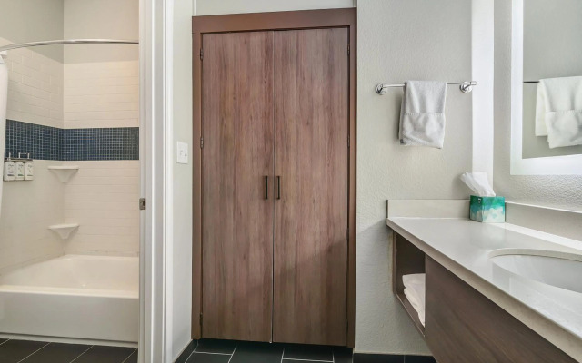 Staybridge Suites University Area by IHG