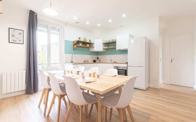 Luminous and Design Appt Close to Paris