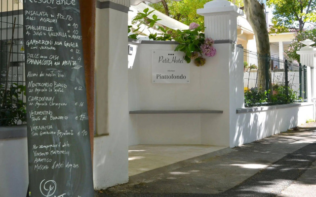 Petit Hotel
