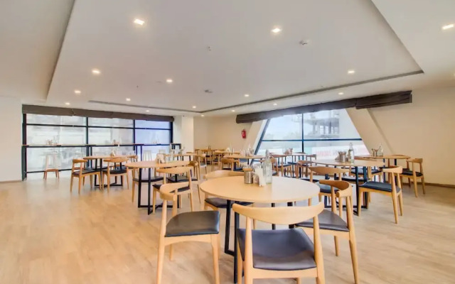 Hotel Alpha Centre by OYO Rooms