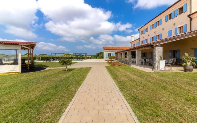 Hotel & Restaurant Velanera