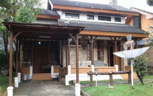 Villa Kota Bunga Allamanda