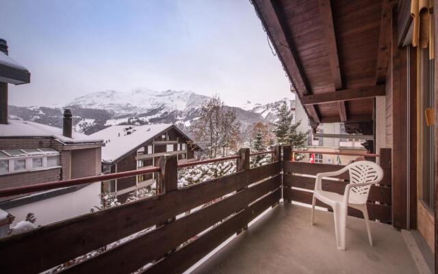 Central Wengen Wonderland: Mezzanine Studio for 4