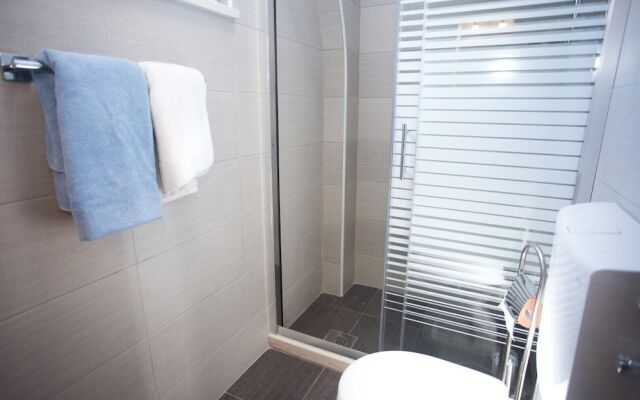 Sea View Apartments Pink & Floyd