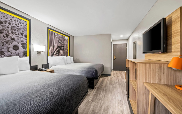 Super 8 by Wyndham Lewiston Auburn Area