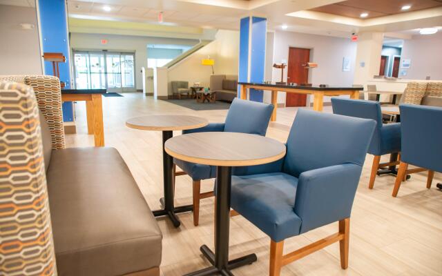 Holiday Inn Express & Suites Winona by IHG