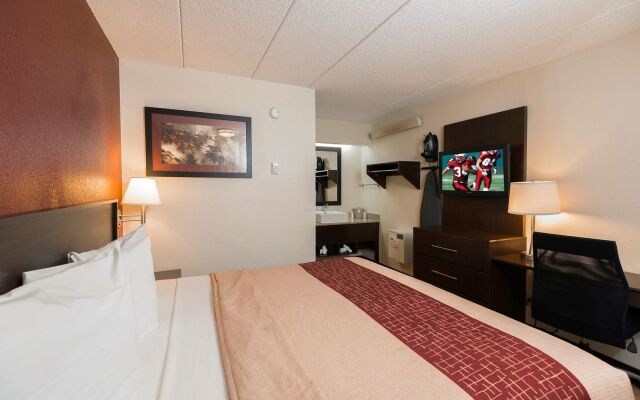 Red Roof Inn PLUS+ St Louis - Forest Park/ Hampton Ave