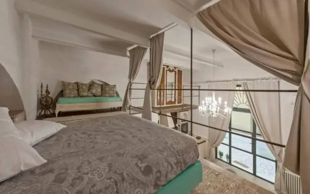 Shabby Loft In Colosseum