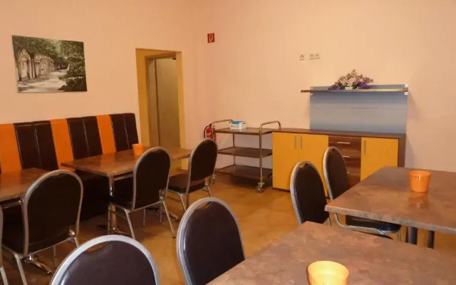 Hostel Wittenberg - Hotel Garni