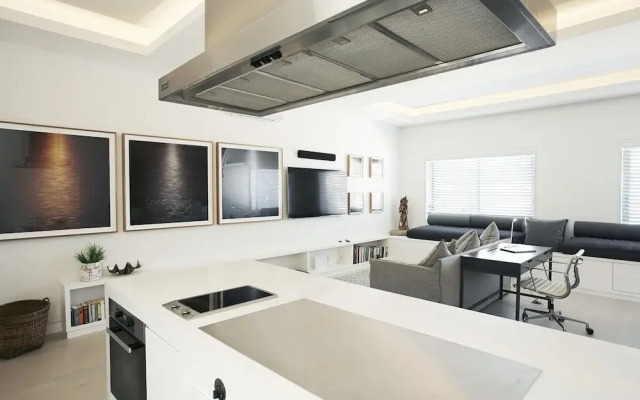 Executive Beachside Loft