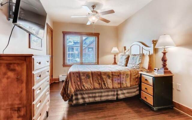 Luxury 1 Bedroom Mountain Condo in River Run Village With Expansive Mountain Views and Walking Distance to Ski Slopes