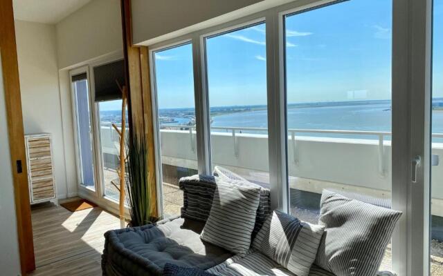 COAST HOUSE Sky Suite