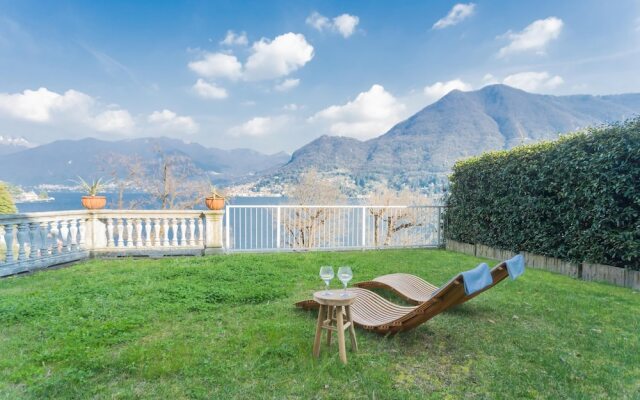 On the Lake - Private Garden Parking