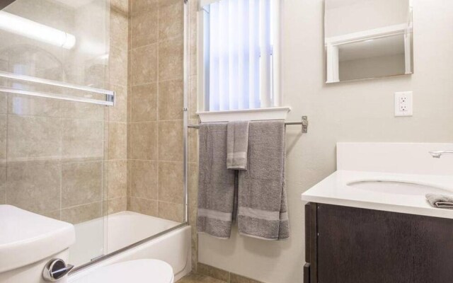 Furnished Washer & Dryer Near HWY 101