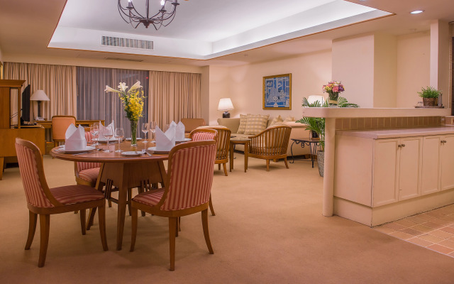 Pantip Suites