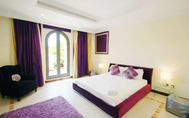 The Palm Jumeirah Villas - Frond E by Kennedy Towers