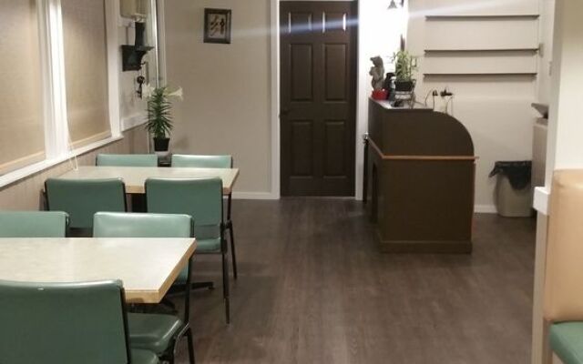 Rivermount Motel Campground and RV Park