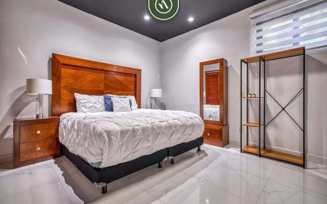 Modern 2BR Condo in Old Town - Private Terrace