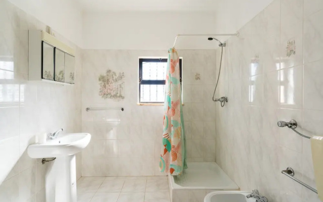 Inviting 4-bed Villa in Burgau With Private Pool