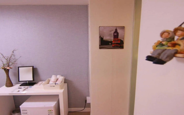 Road Myeongdong Guesthouse