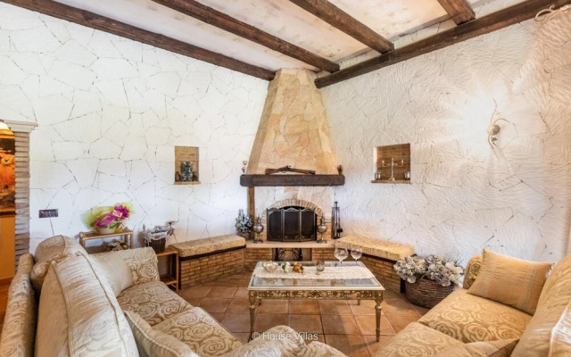 Luxury Garden in Gallina