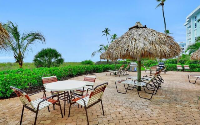 Modern 11th Floor Beachfront Condo With Views/pool