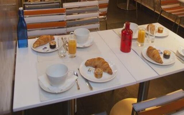 Hotel Lumières Montmartre Paris