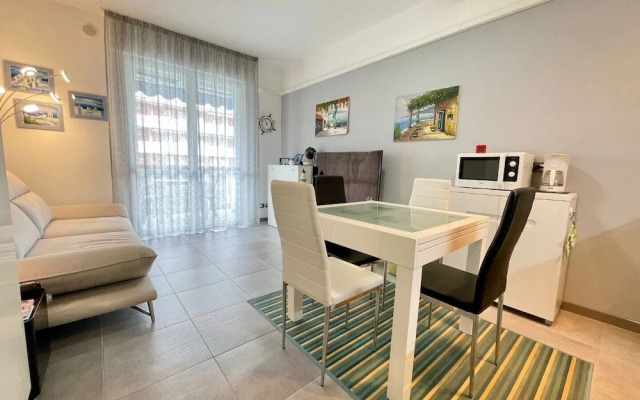 Bright Apartment by the Beach With a Lovely Balcony