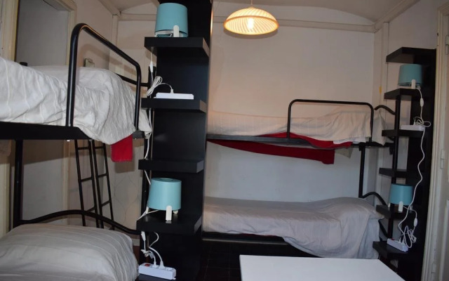 Mia Lodge B&B Hostel