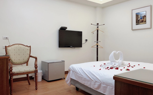 Mucha Hotel