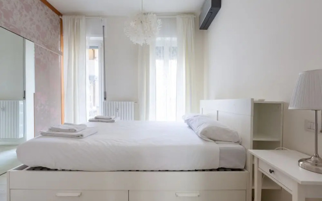 Porta Volta Bright and Roomy Flat