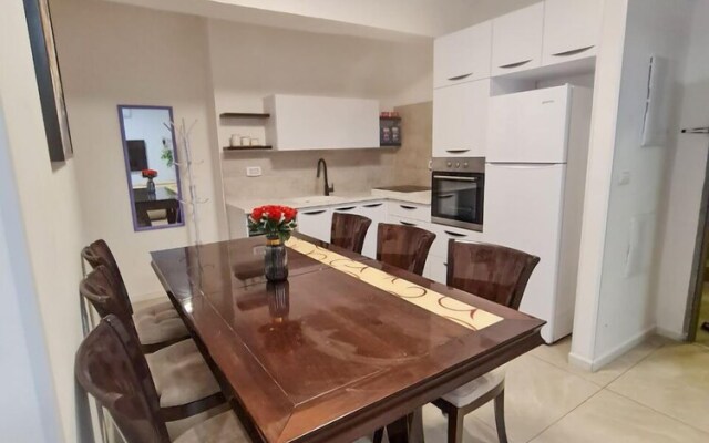 JLM Suites Tower Lincoln  Prime Location