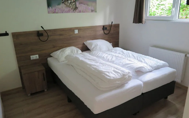 Lovely Bungalow in Hoenderloo With Fireplace