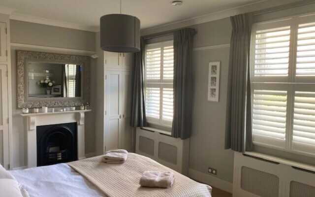 Family 4-bed House & Secluded Garden - Wimbledon