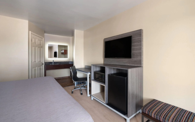 Baymont by Wyndham Commerce GA Near Tanger Outlets Mall