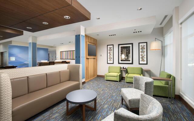 Holiday Inn Express & Suites San Antonio North - Windcrest, an IHG Hotel