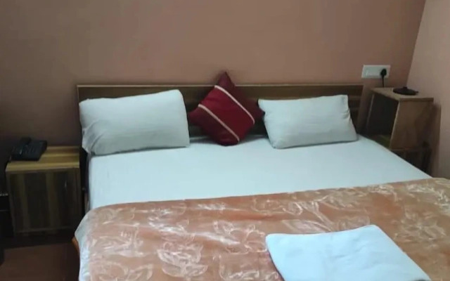 Hotel Devine Point by ADB Rooms