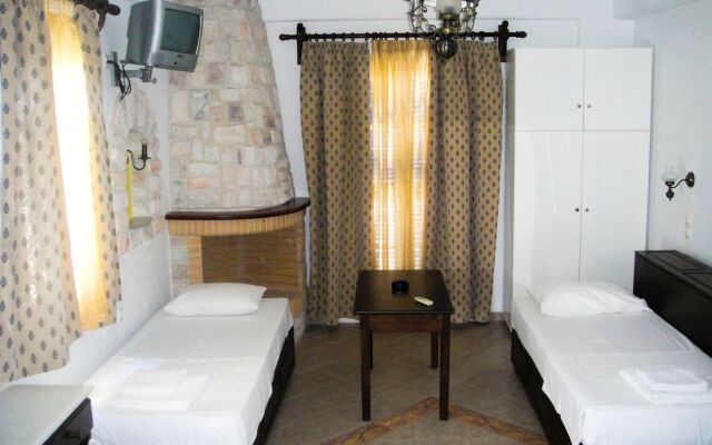 Maistrali Studios & Apartments