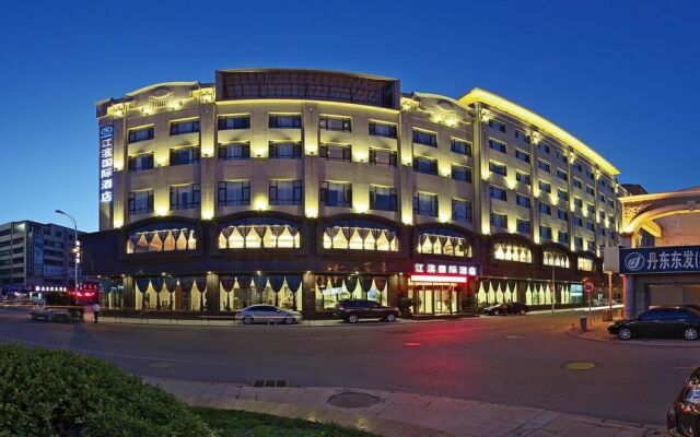 Dandong Riverside International Hotel