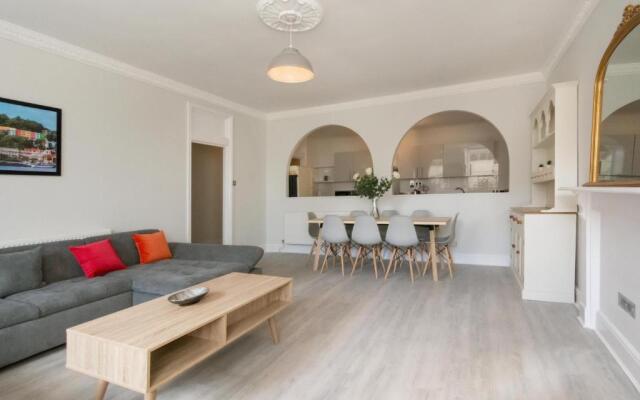 Luxury 2 bedroom Clifton flat with free parking