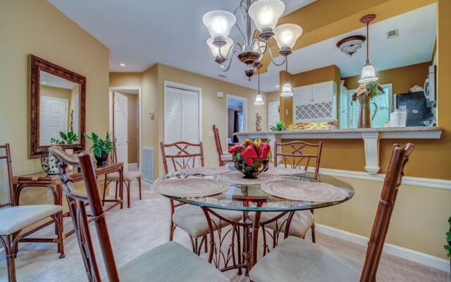 Colonnade Club 200 by Vtrips