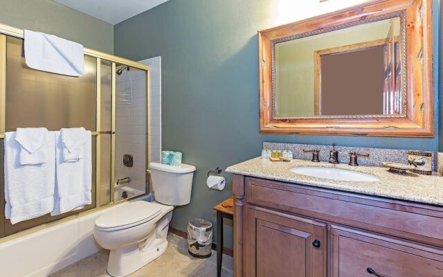 Winterset #33 - Near Golf, Shops & Eats!