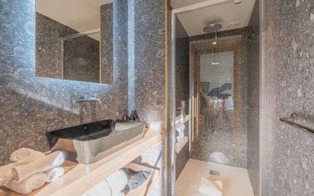 Yuna Porte Maillot - ApartHotel