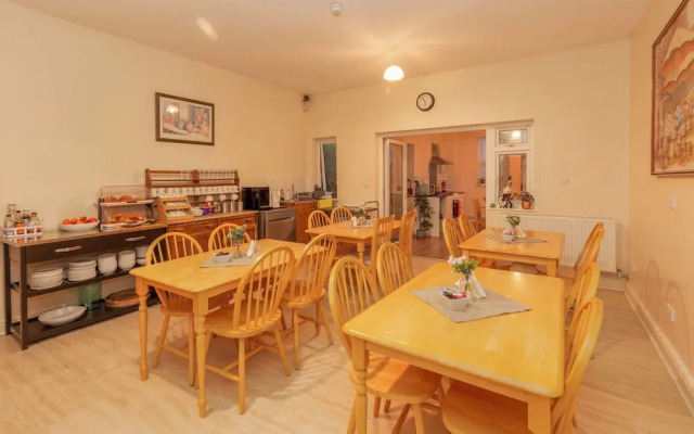 Ricky Road Guest House - Budget