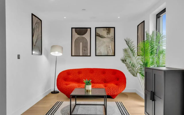 Commercial Street Apartment By Mysquare