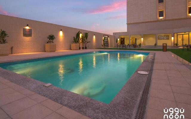 Noon Hotel Suites