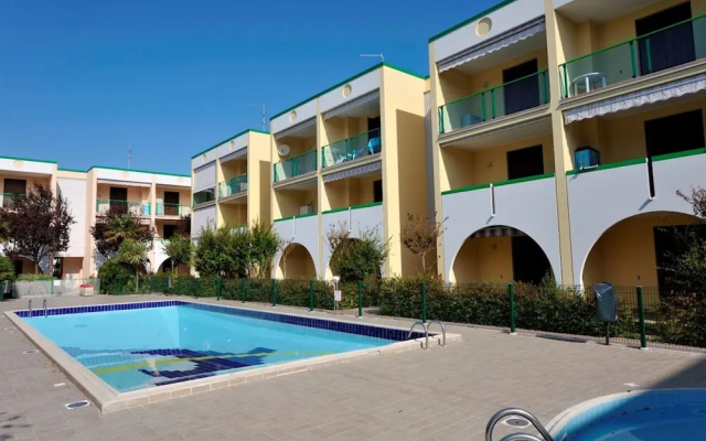 Flat With a Lovely Poolside Garden With bbq