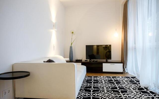 Majestic 1BD Old Town Apartment by Hostlovers